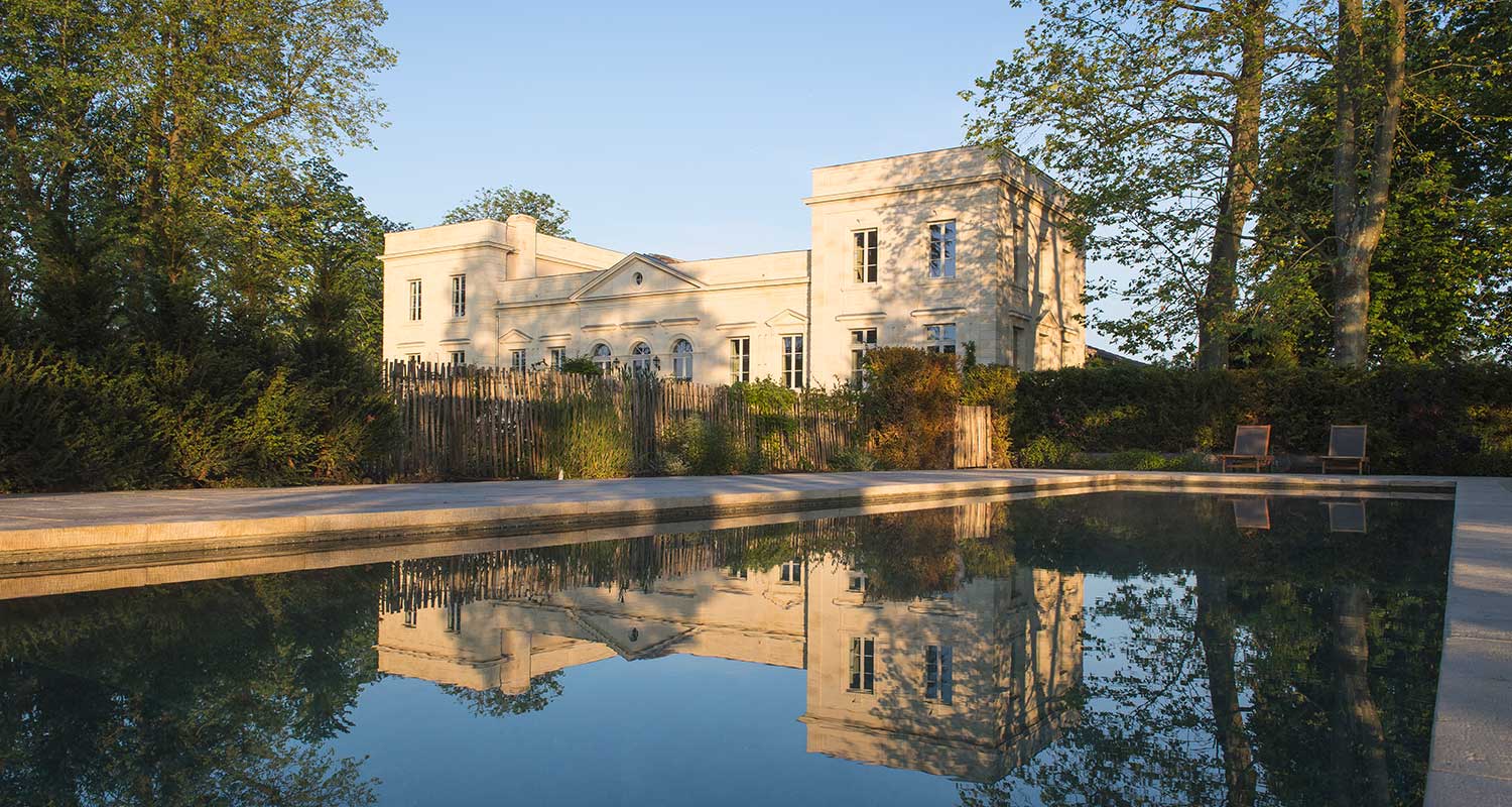 CHATEAU-LE-PAPE-PHOTOS-VUE-PISCINE