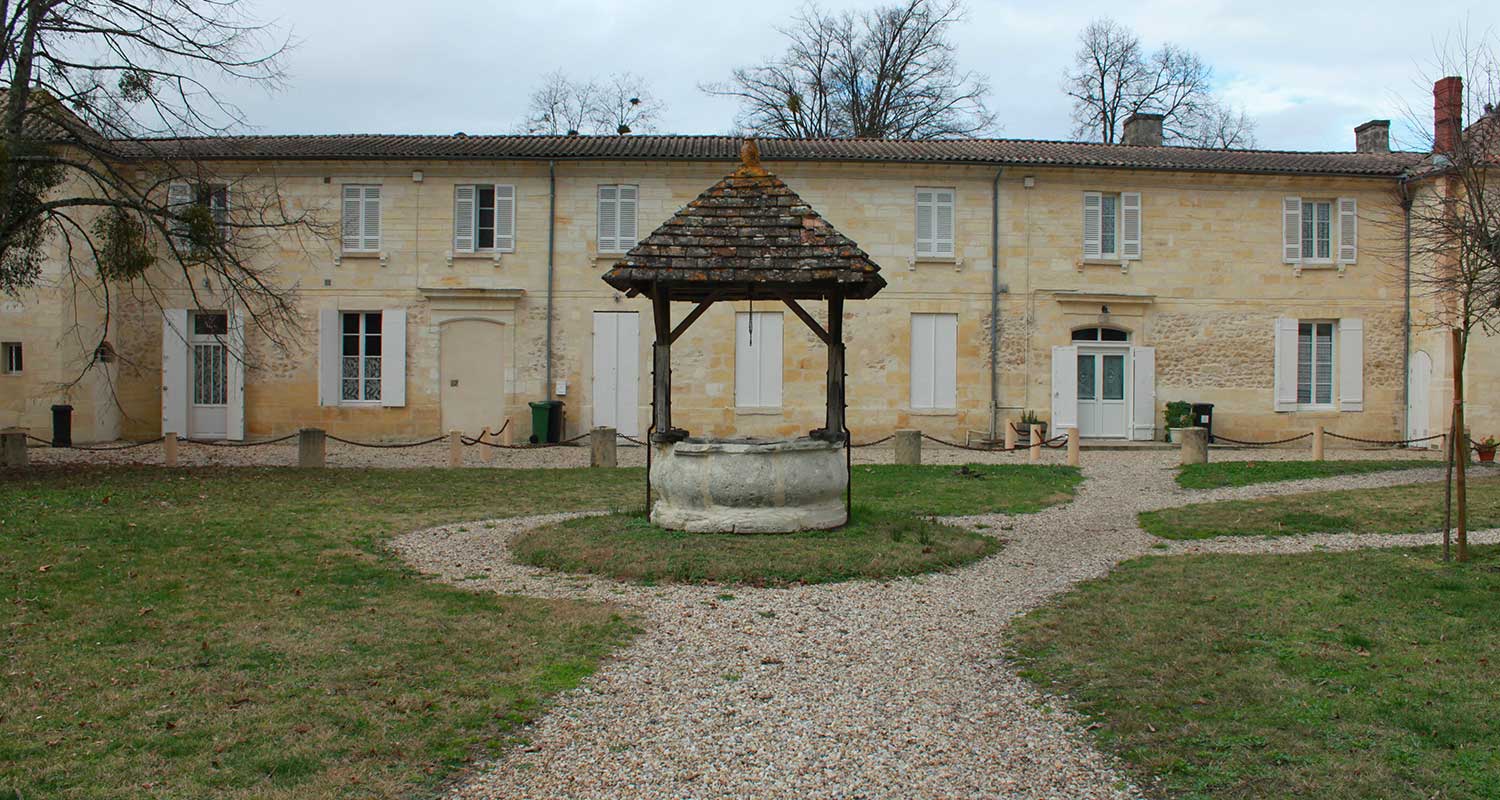 CHATEAU-PONTAC-MONPLAISIR-PHOTO-VUE-CHATEAU